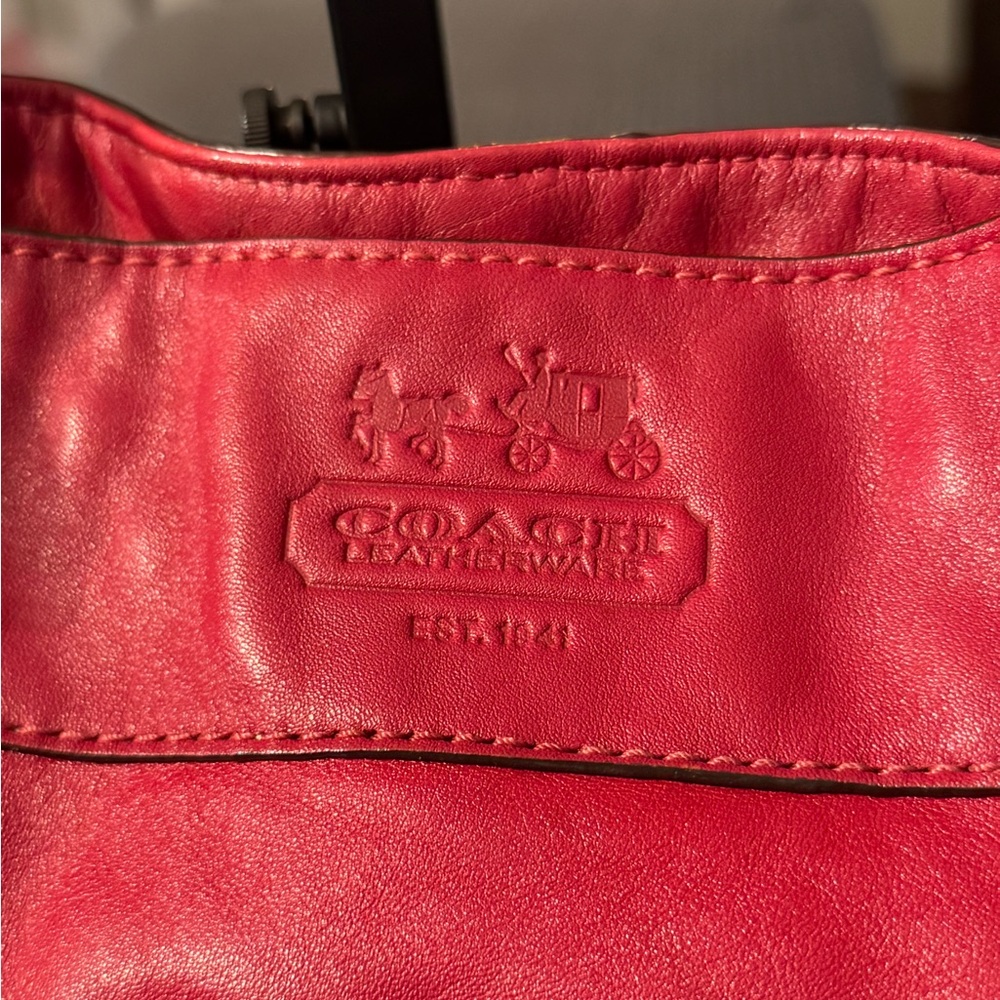 Coach Red Leather Zoe Hobo shoulder bag - Picture 4 of 12